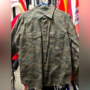 Brand new. Banana Republic long sleeve button down. Size L.